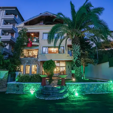 Bogaz Manzarali Havuzlu Lueks Villa