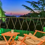 Boğaz Manzaralı Havuzlu Lüks Villa İstanbul