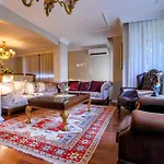 Boğaz Manzaralı Havuzlu Lüks Villa İstanbul