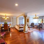 Boğaz Manzaralı Havuzlu Lüks Villa *