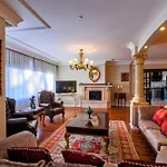 Boğaz Manzaralı Havuzlu Lüks Villa