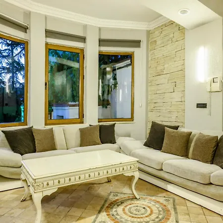 Bogaz Manzarali Havuzlu Lueks * Istanbul