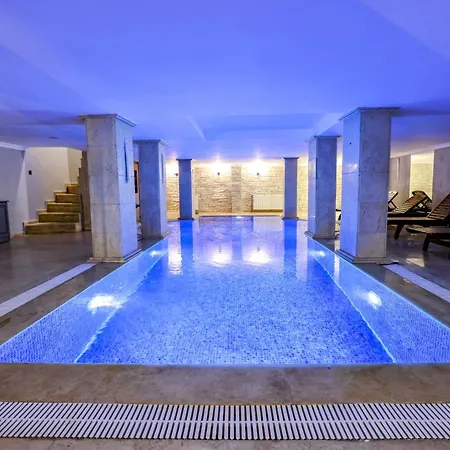 Bogaz Manzarali Havuzlu Lueks Villa İstanbul