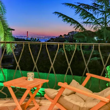 Bogaz Manzarali Havuzlu Lueks Villa Istanbul