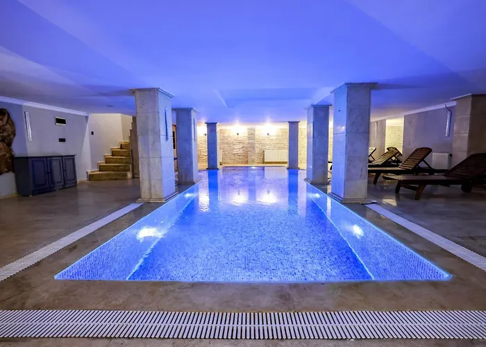 Bogaz Manzarali Havuzlu Lueks Villa Istambul