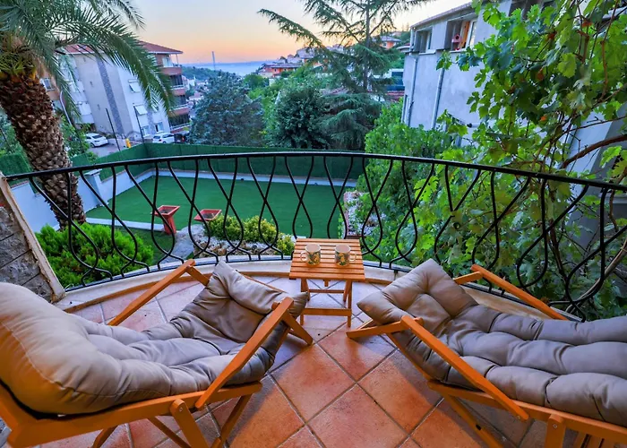 Bogaz Manzarali Havuzlu Lueks Istanbul