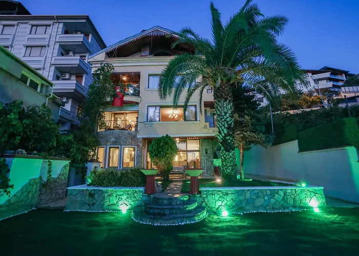 Bogaz Manzarali Havuzlu Lueks Villa