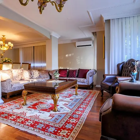 Bogaz Manzarali Havuzlu Lueks Villa Istanbul